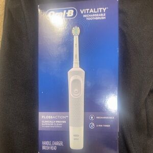 Oral-B Vitality Rechargeable Toothbrush - White